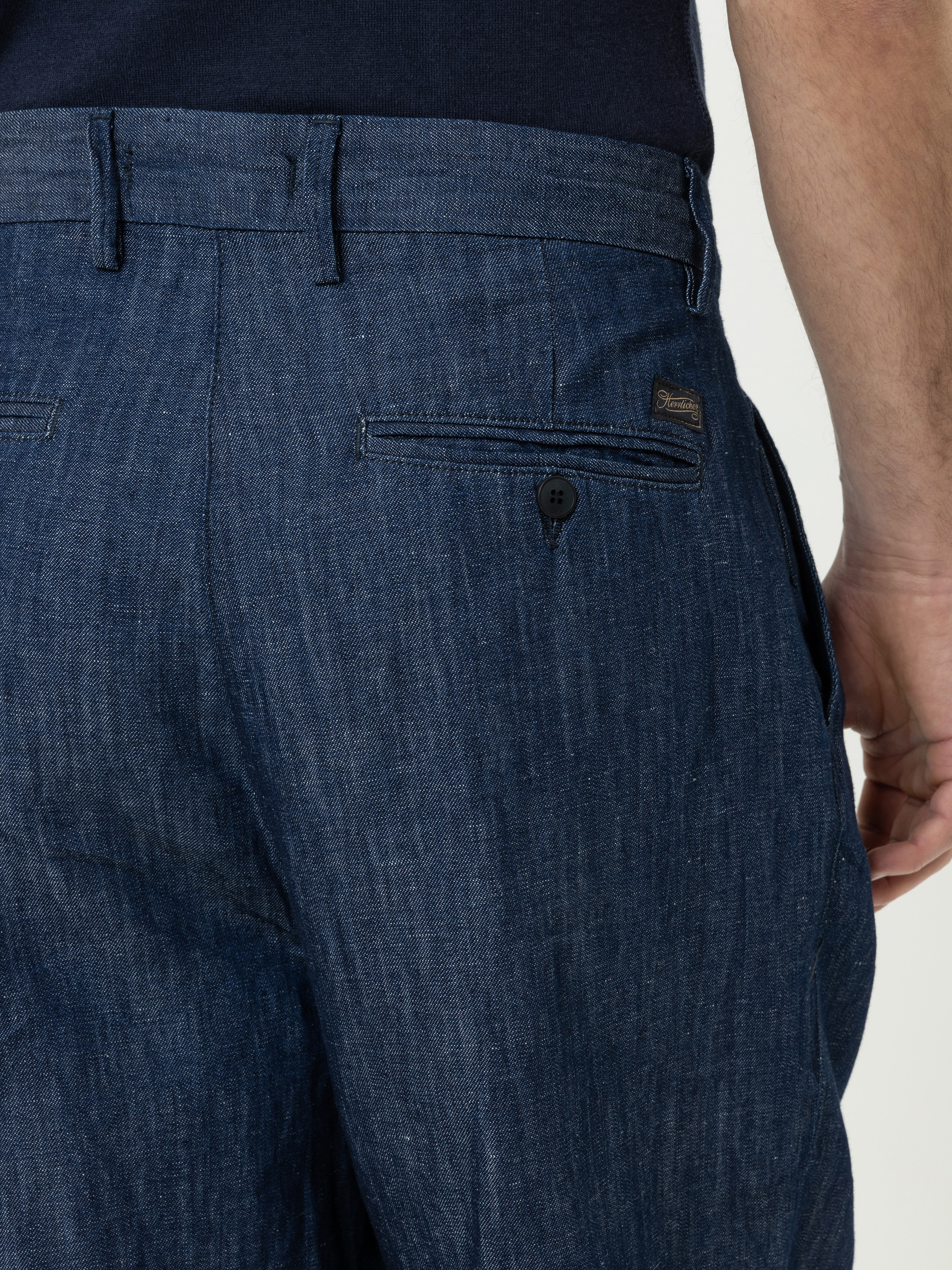 Modell Crafton Slim Hose aus Dark Denim mit Leinen