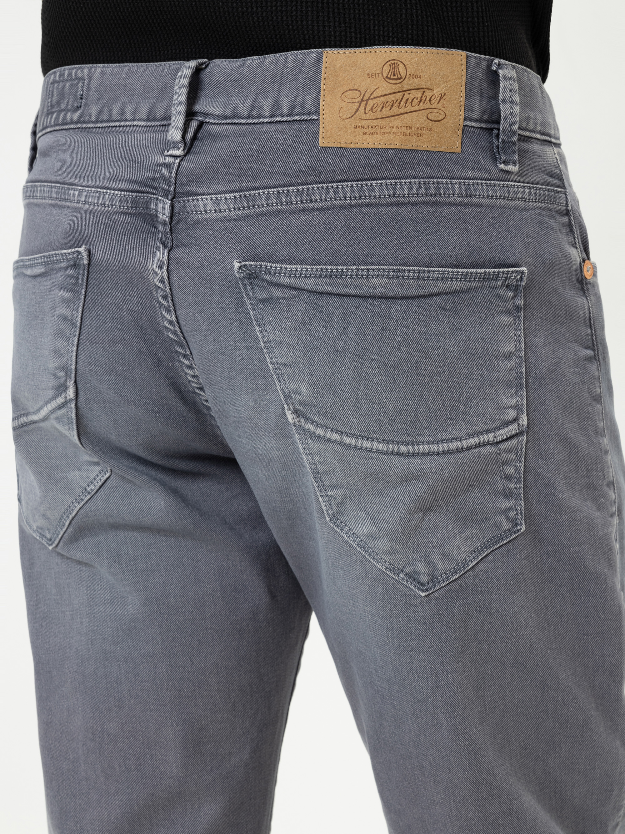 Modell  Tyler Straight Jeans mit Bio-Baumwolle