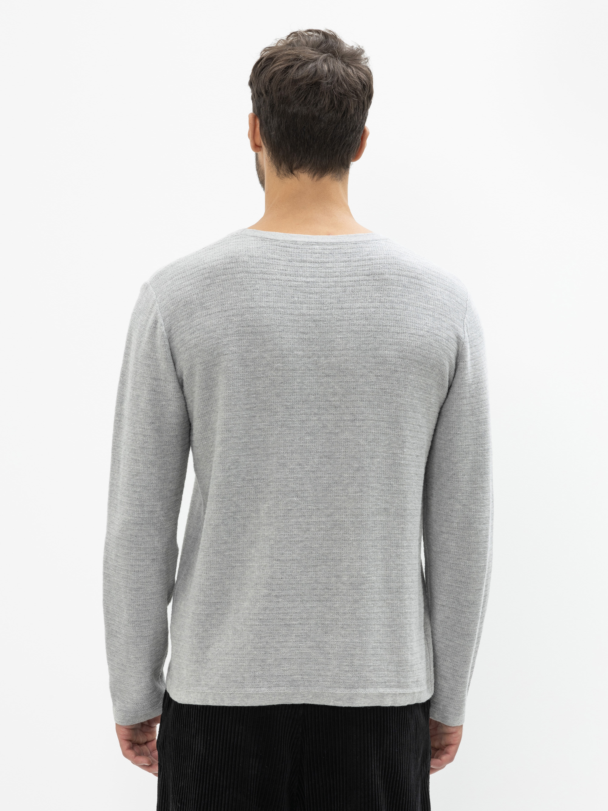 Modell Lucas Feinstrickpullover aus Baumwolle