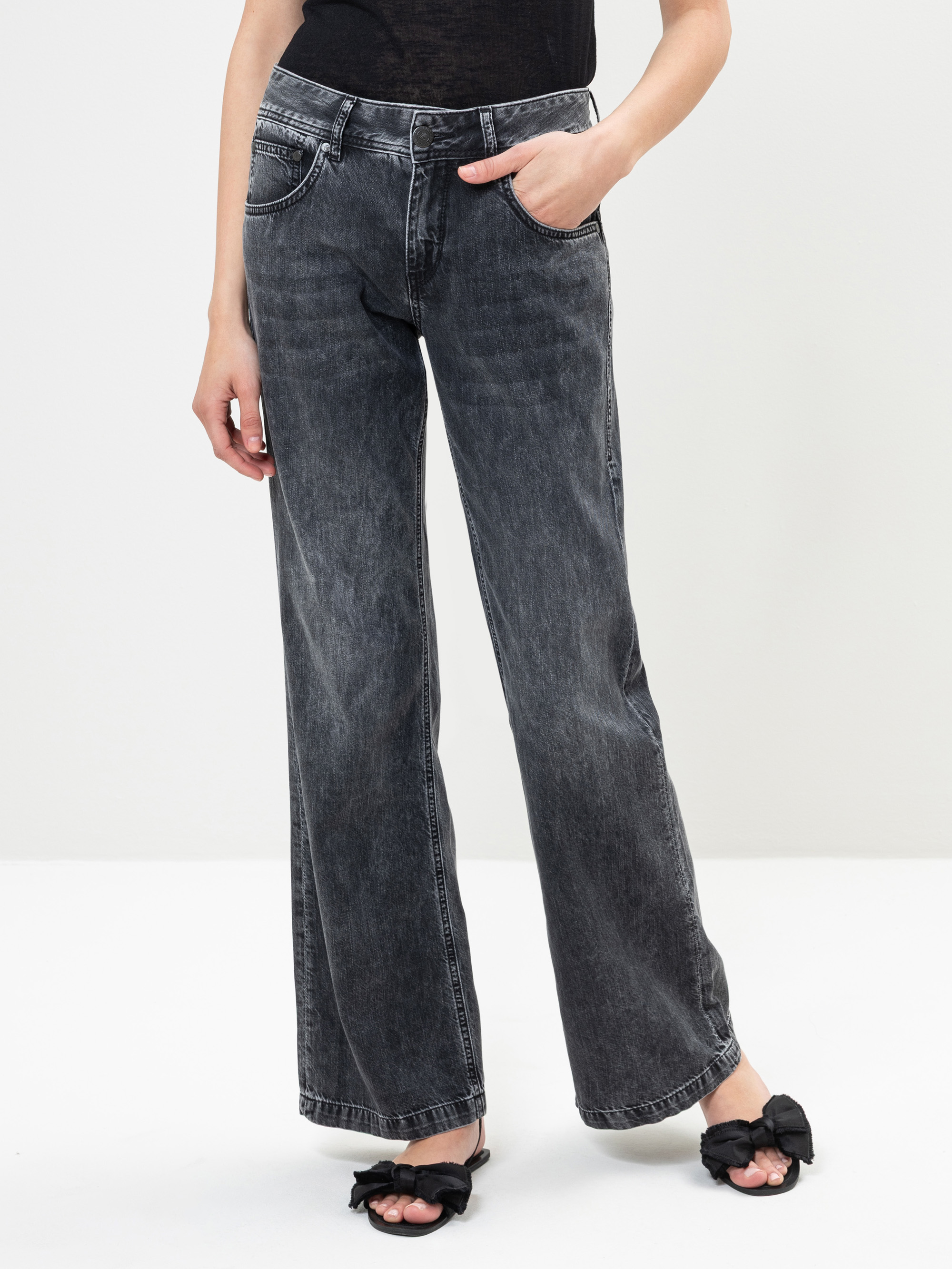 Modell  Edna Flared Jeans