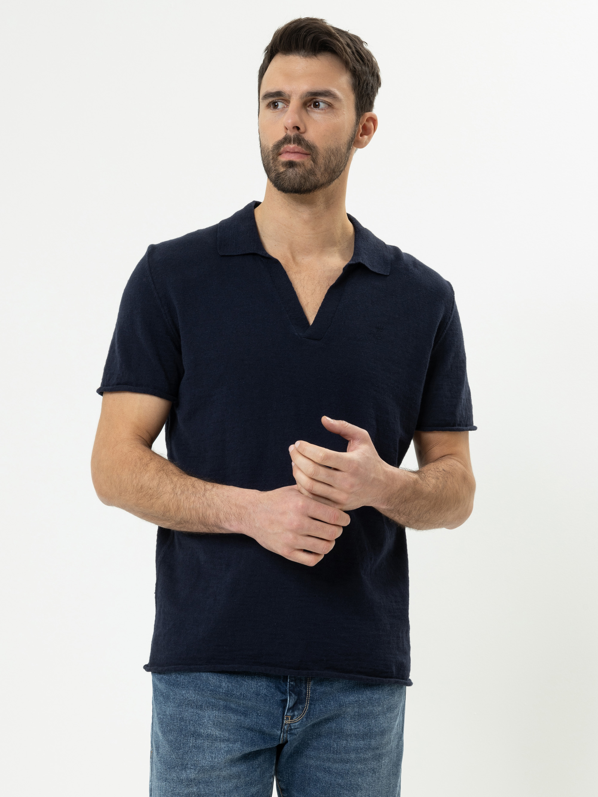 Modell  Til Strick Poloshirt