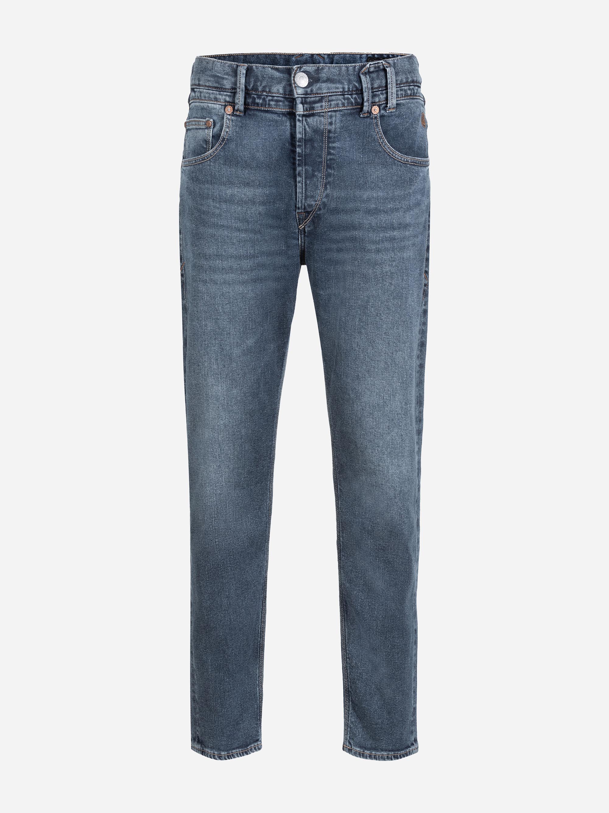 Modell Tucker Straight Jeans mit recycelter Baumwolle