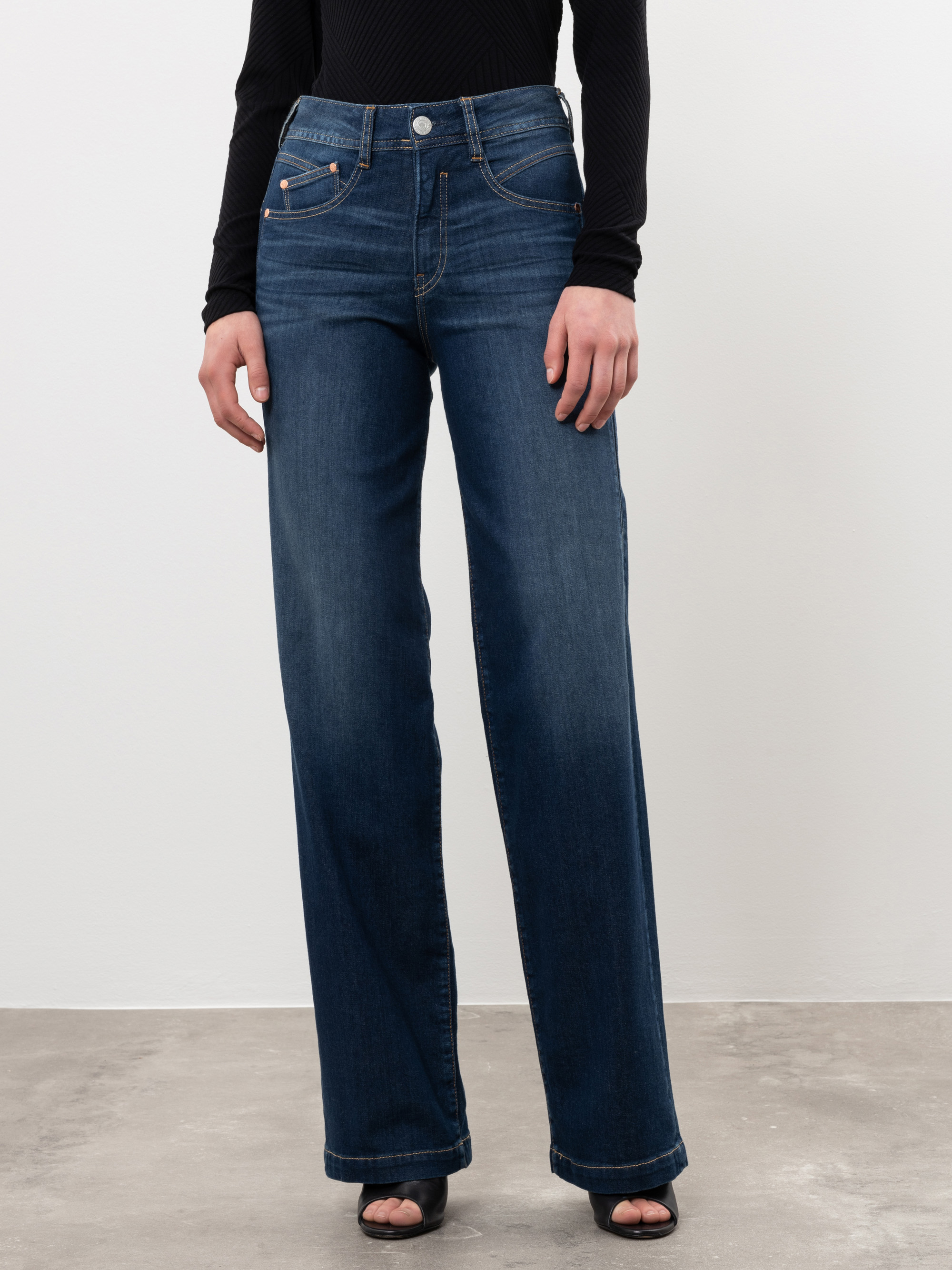 Modell Gila Sailor Long Jeans mit Cashmere Touch und Bio-Baumwolle