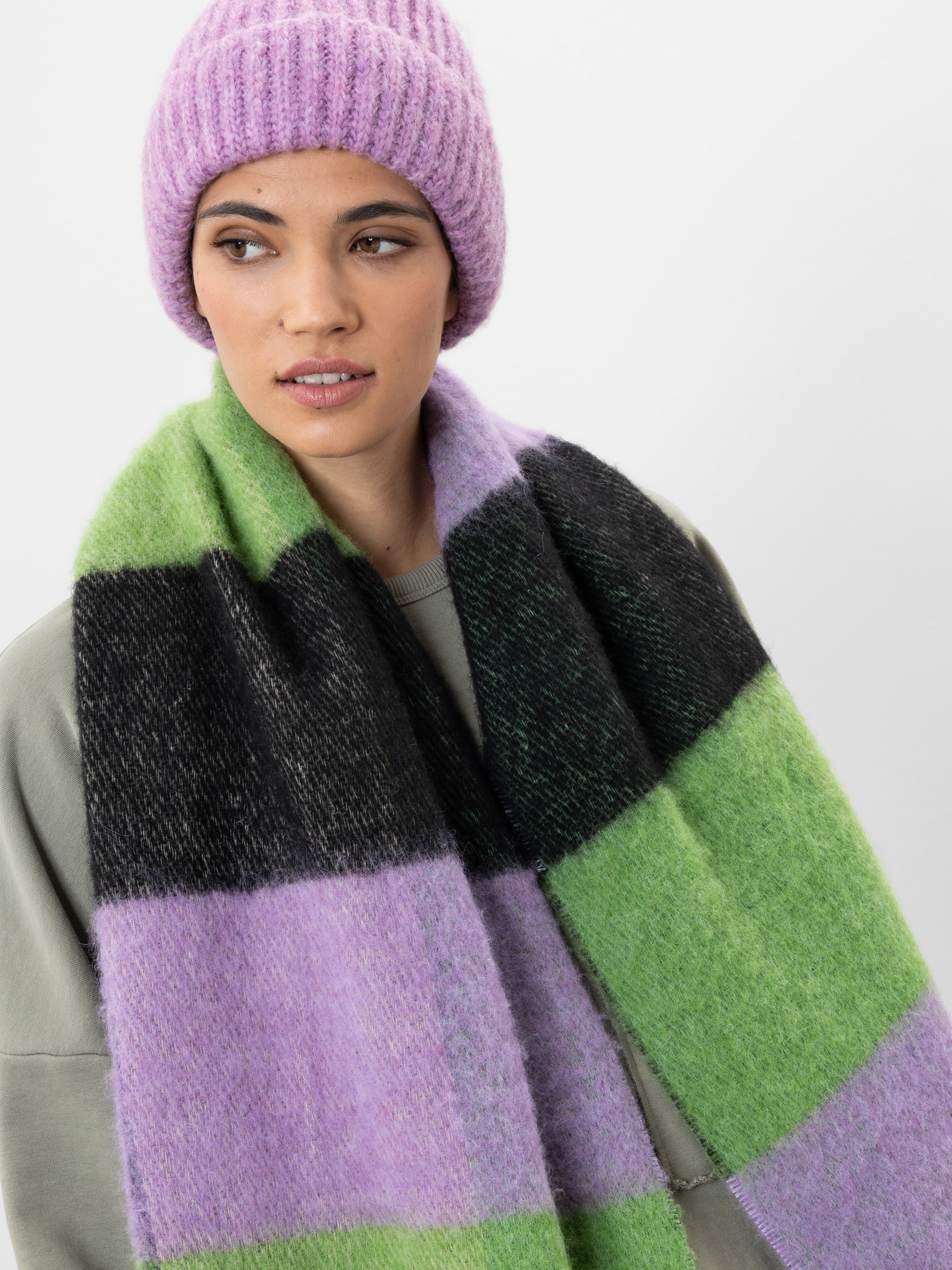 Modell Piana Wollschal mit Schurwolle