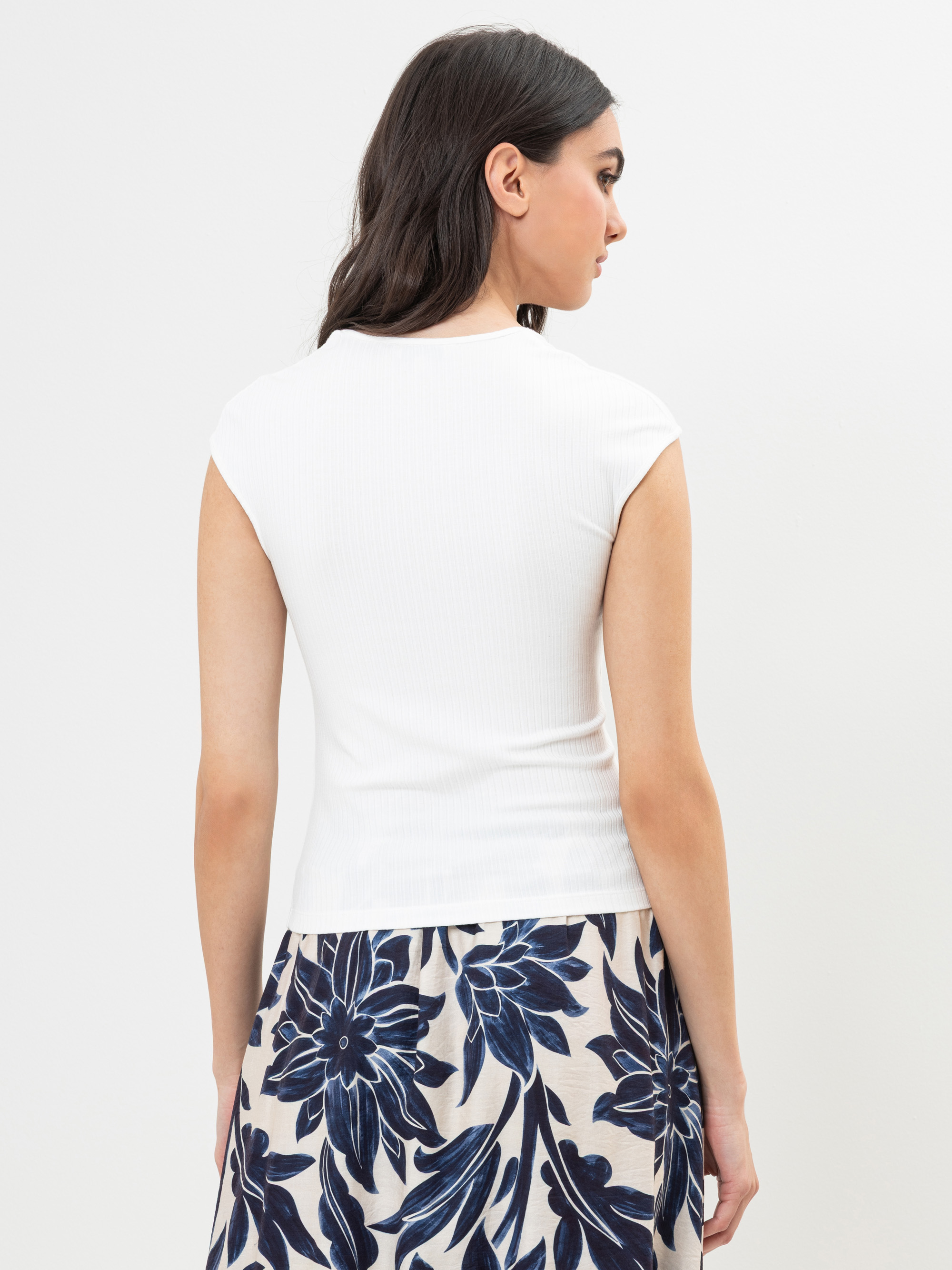 Modell Madilyn Feinripp T-Shirt