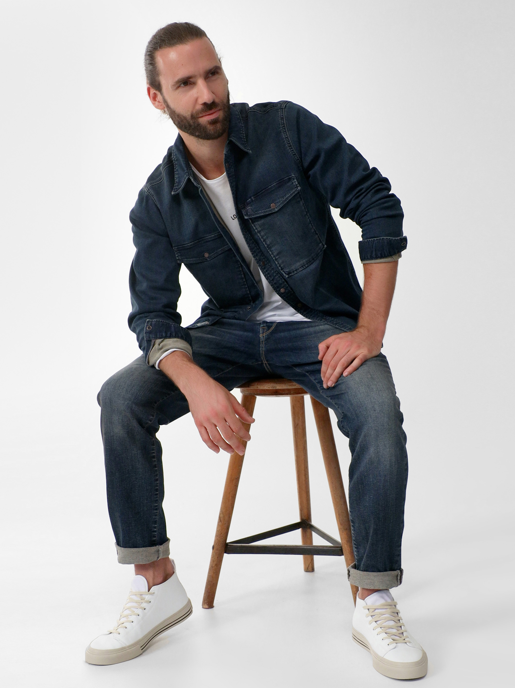 Modell Eddy Jeanshemd