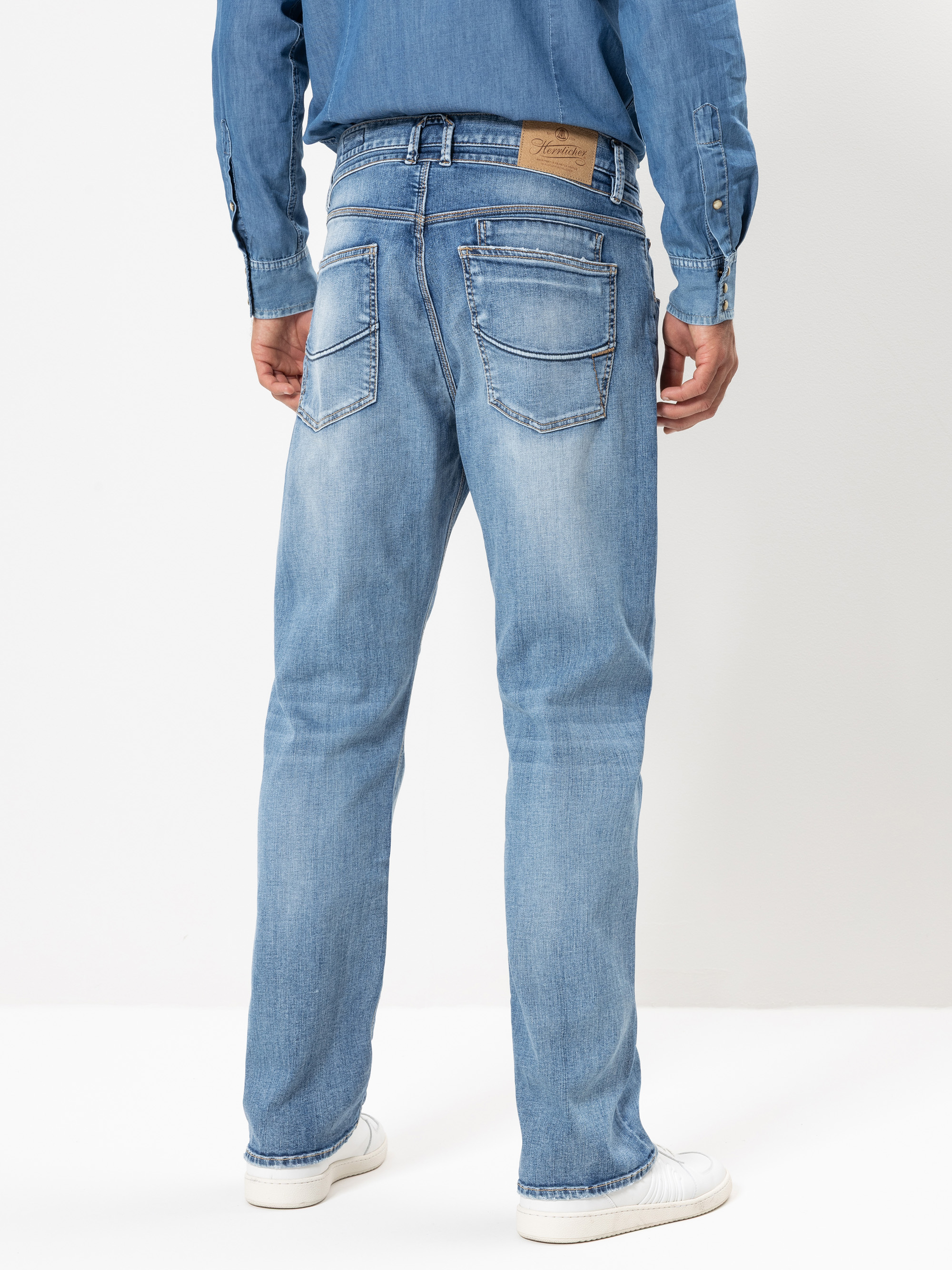 Modell Tucker Wide Jeans aus Bio-Baumwolle