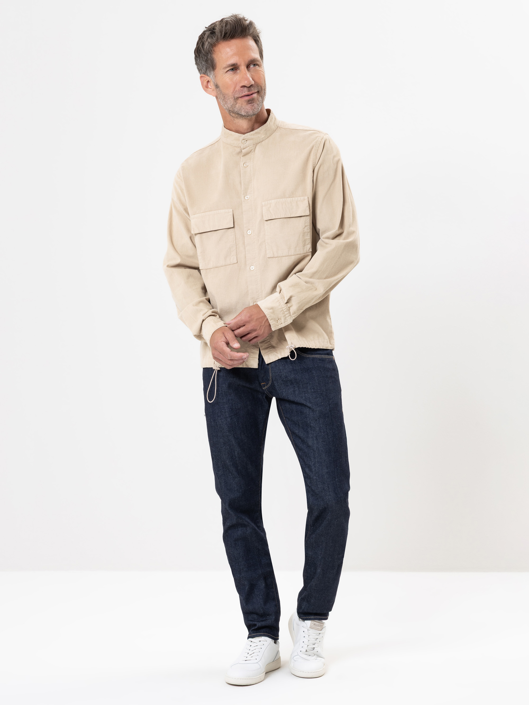 Modell  Ethel Workerhemd aus Feincord