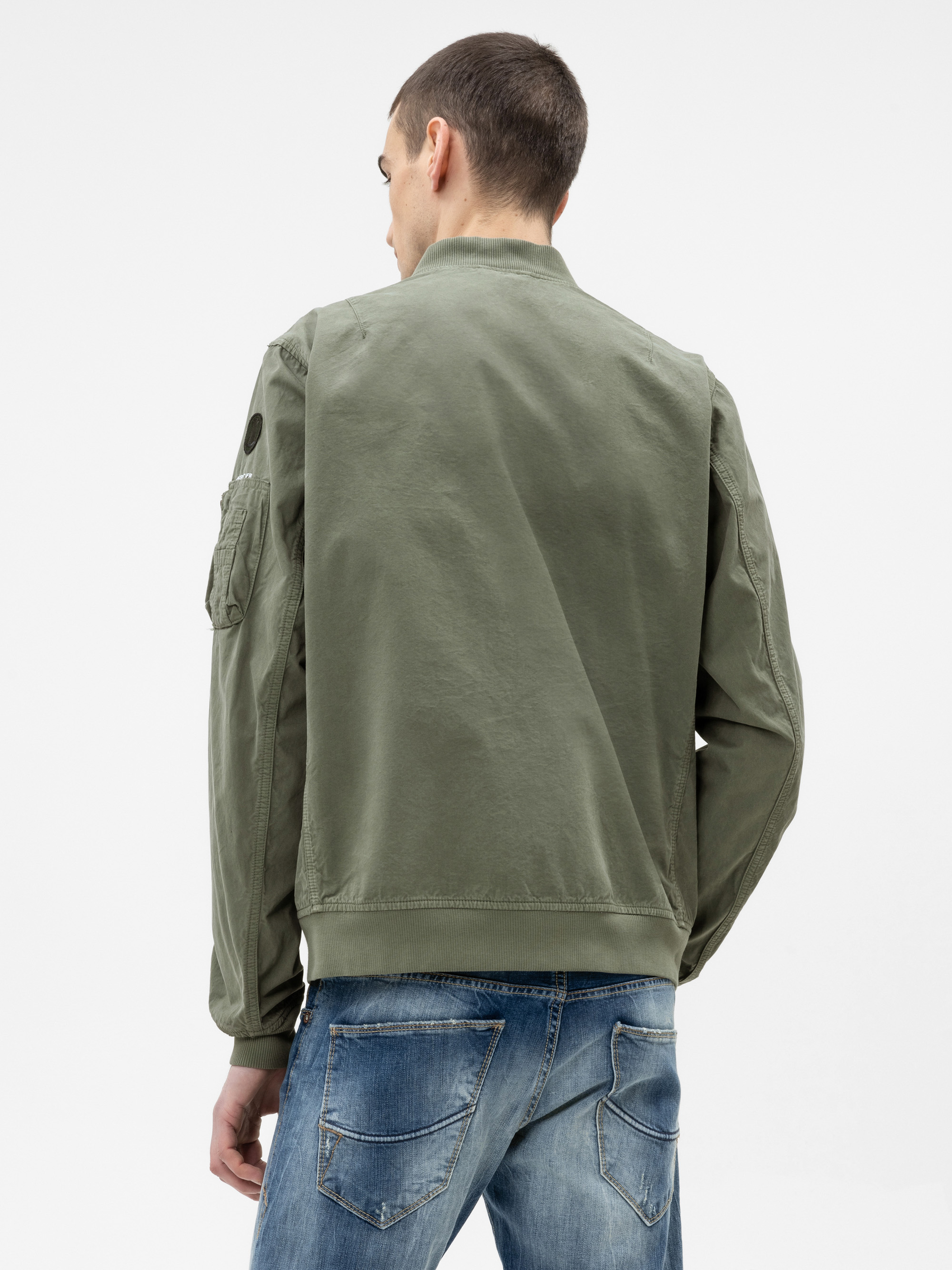 Modell Kieran MA-1 Bomberjacke aus Baumwolle