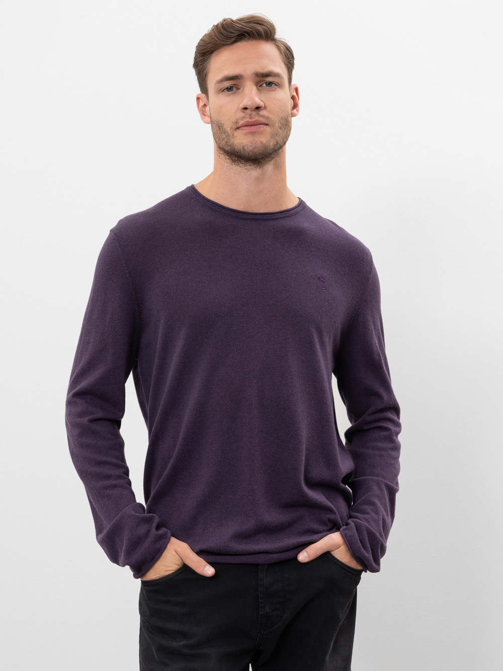 Modell Til Feinstrickpullover aus Tencel und Bio-Baumwolle