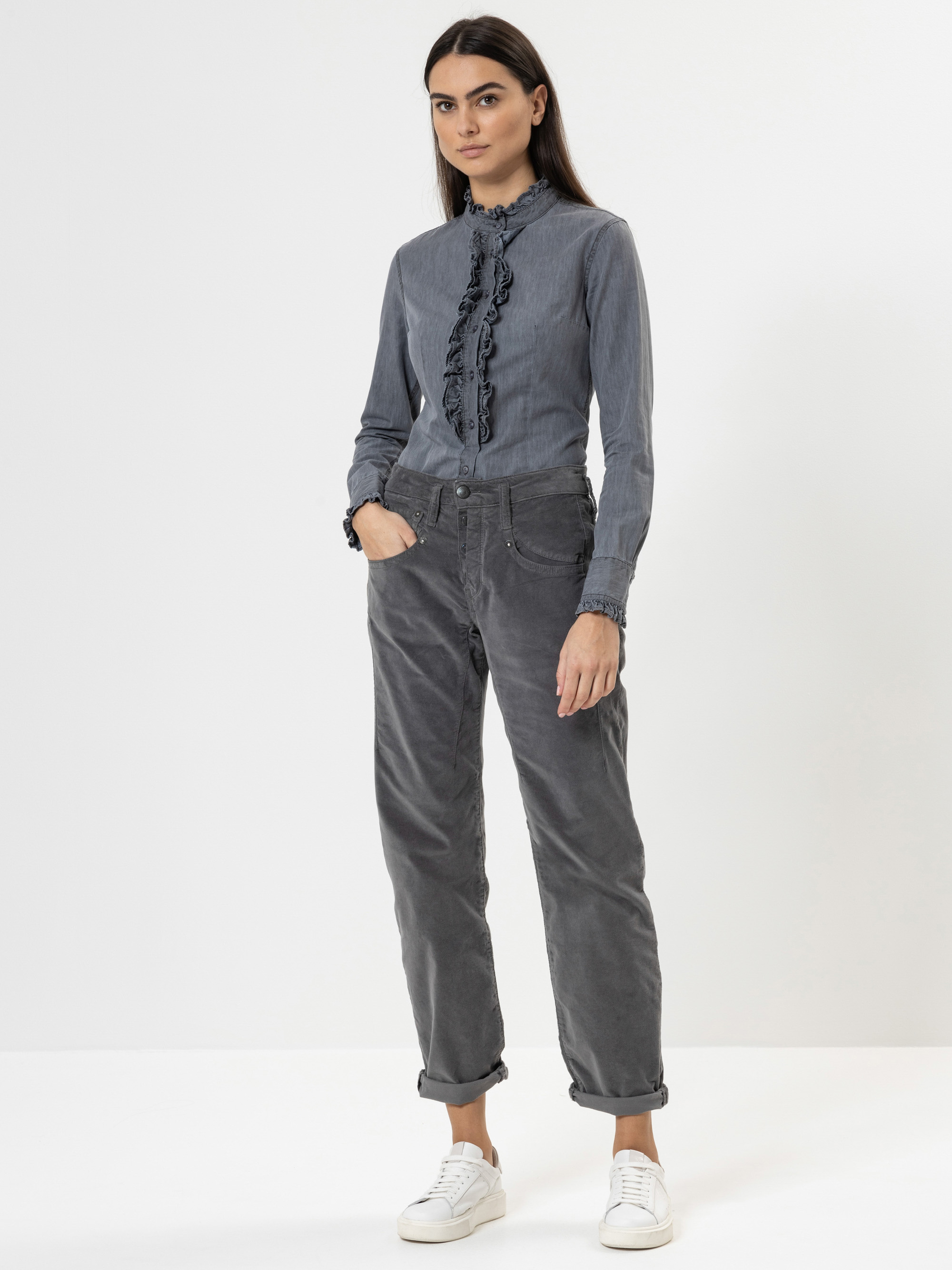 Modell Lele Jeanshemd mit Rüschen