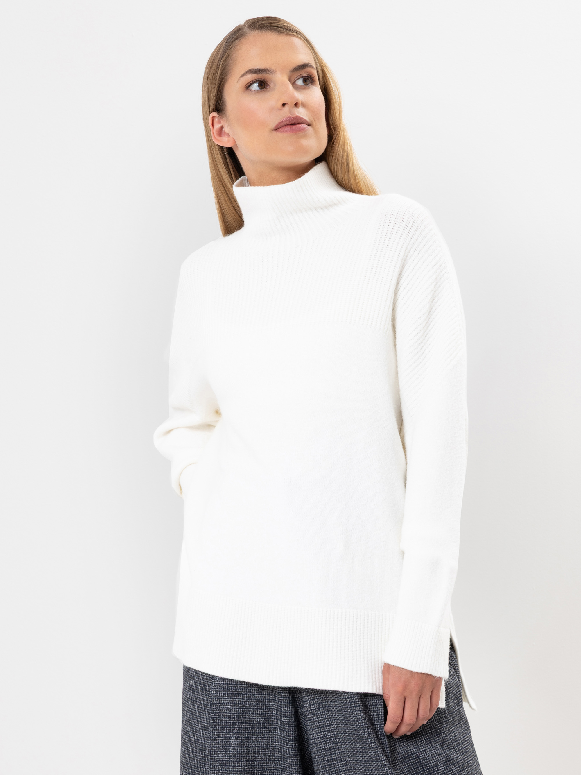 Modell Lucina Strickpullover