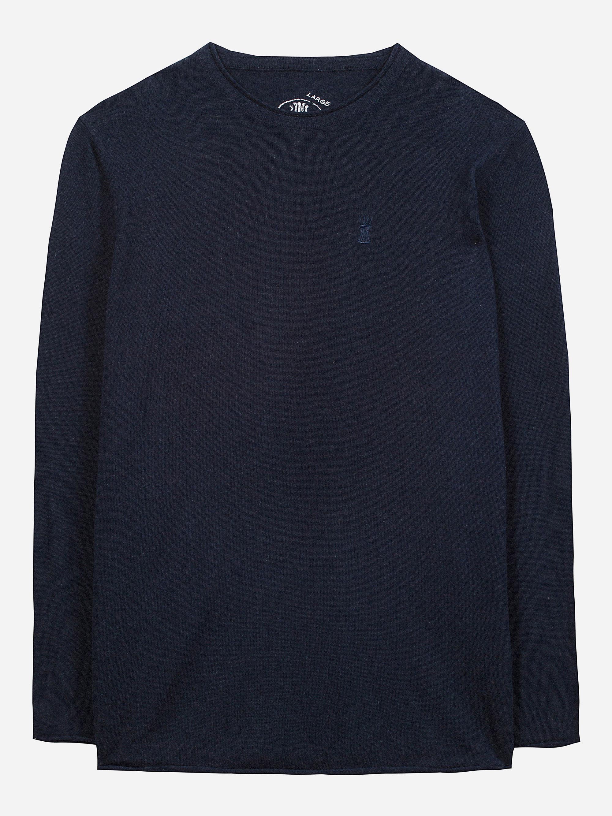 Modell Til Pullover mit recyceltem Kaschmir