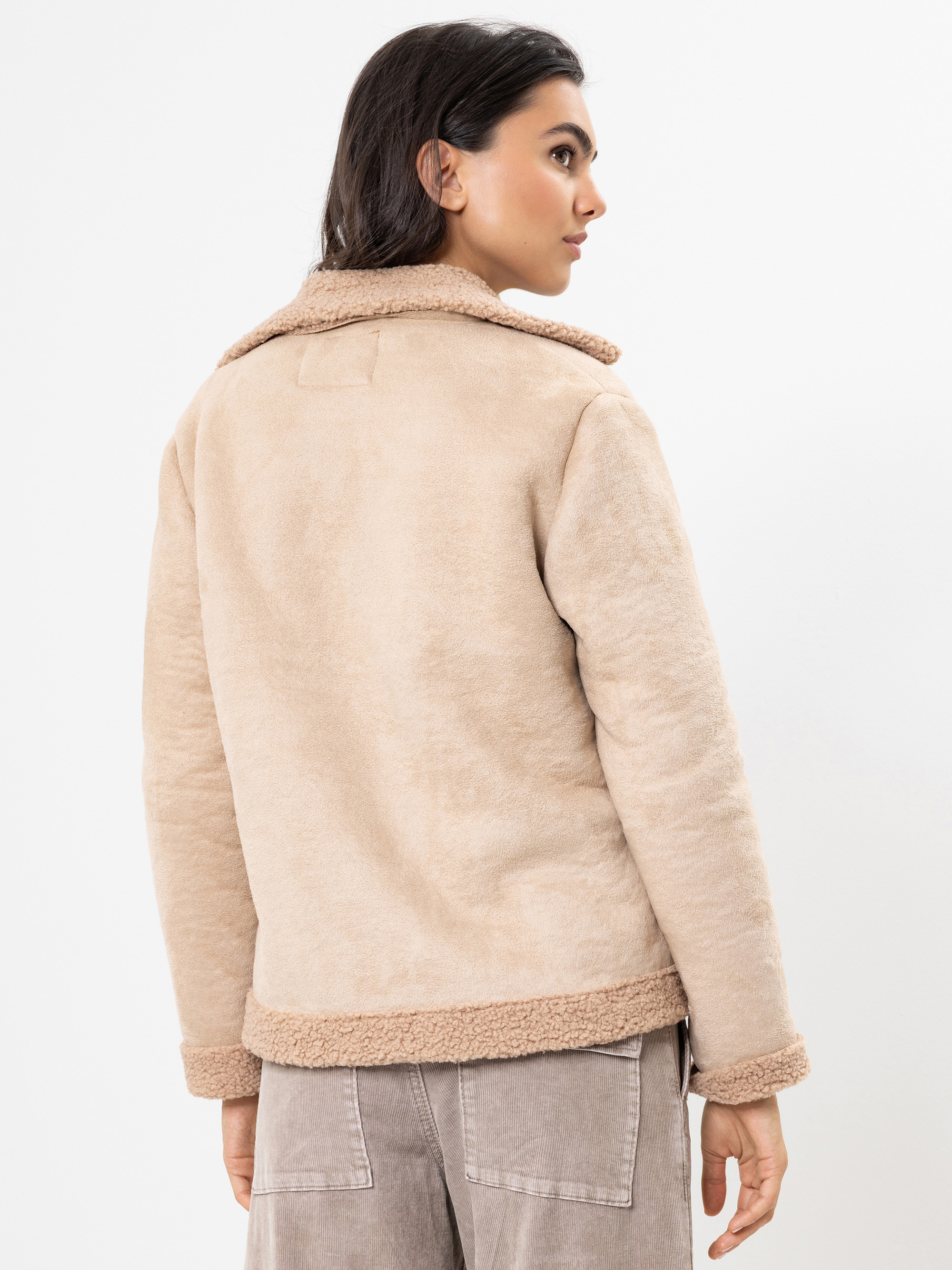 Modell Tamina Jacke aus veganem Leder