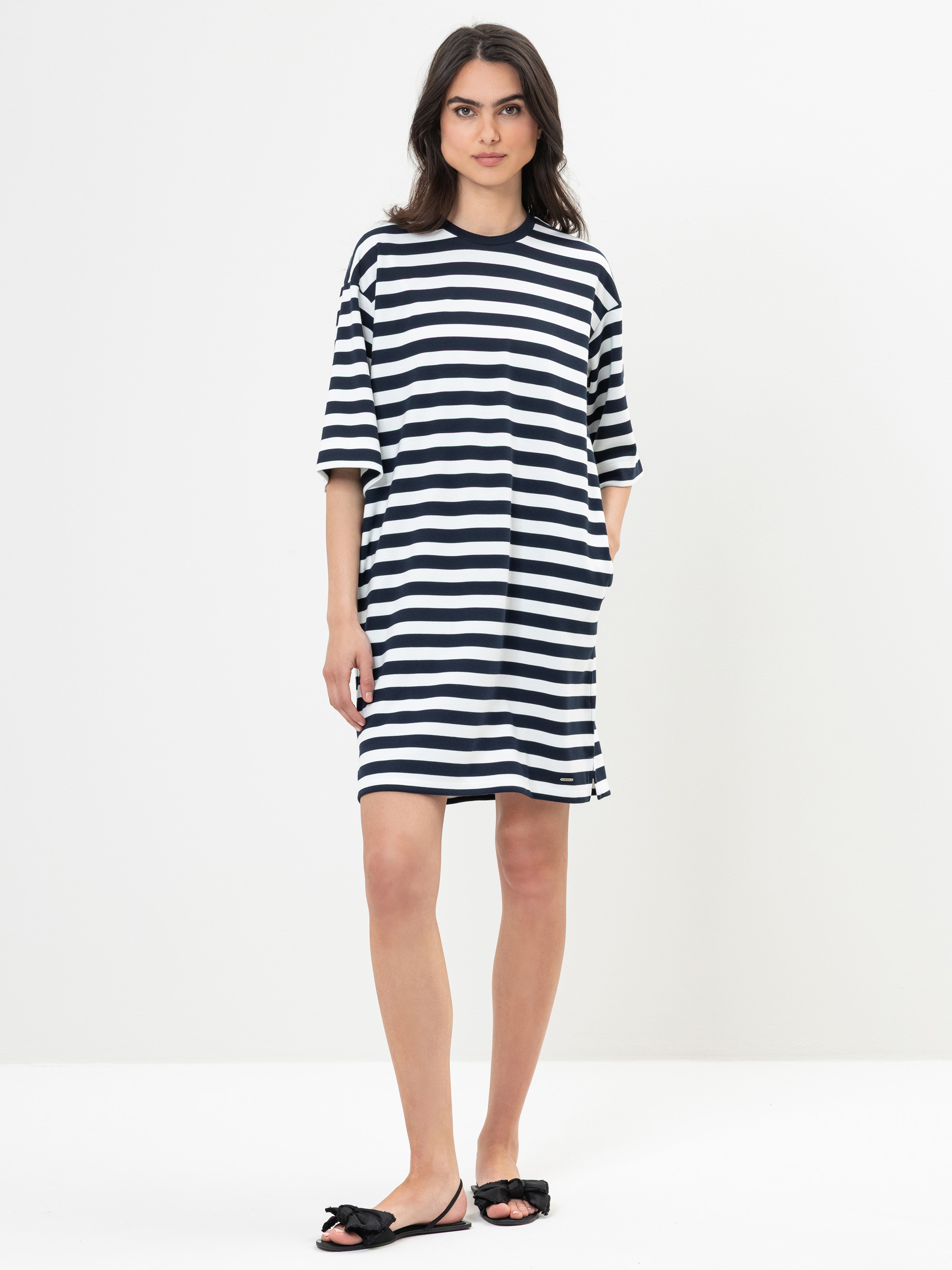 Modell Aarti T-Shirt Kleid