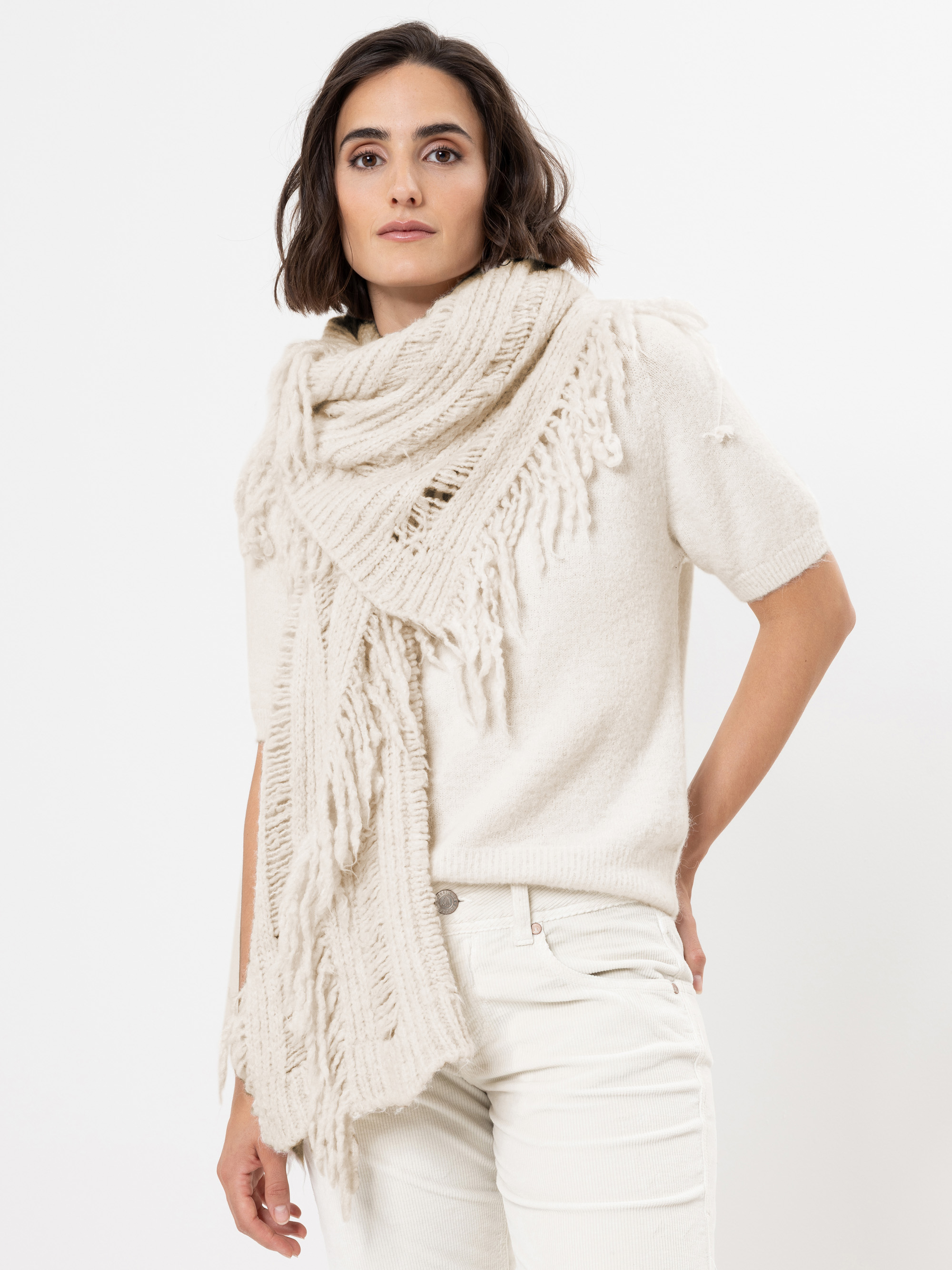 Modell Junis Schal aus großen Maschen