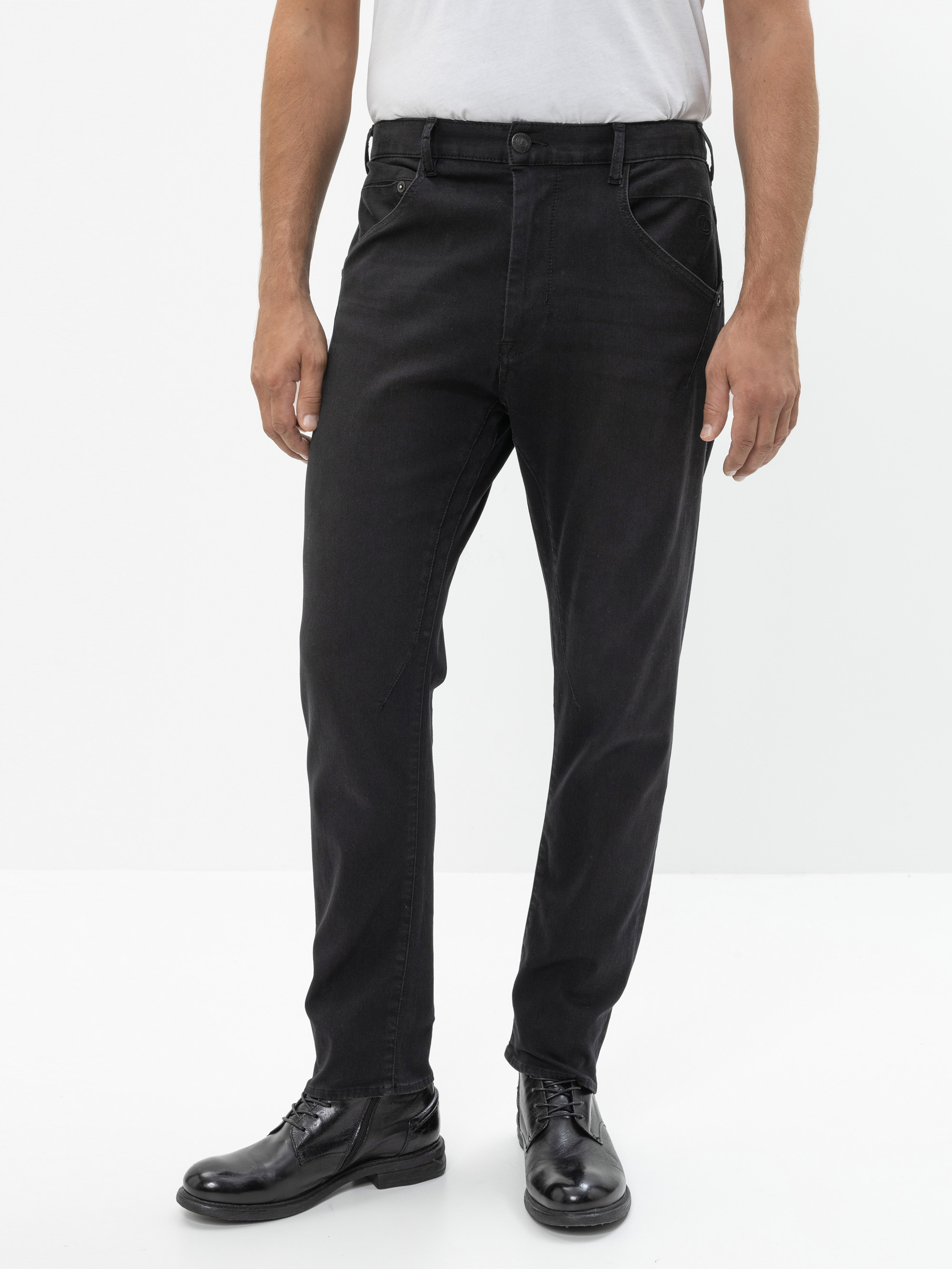 Modell Camper Jeans aus Reused Denim