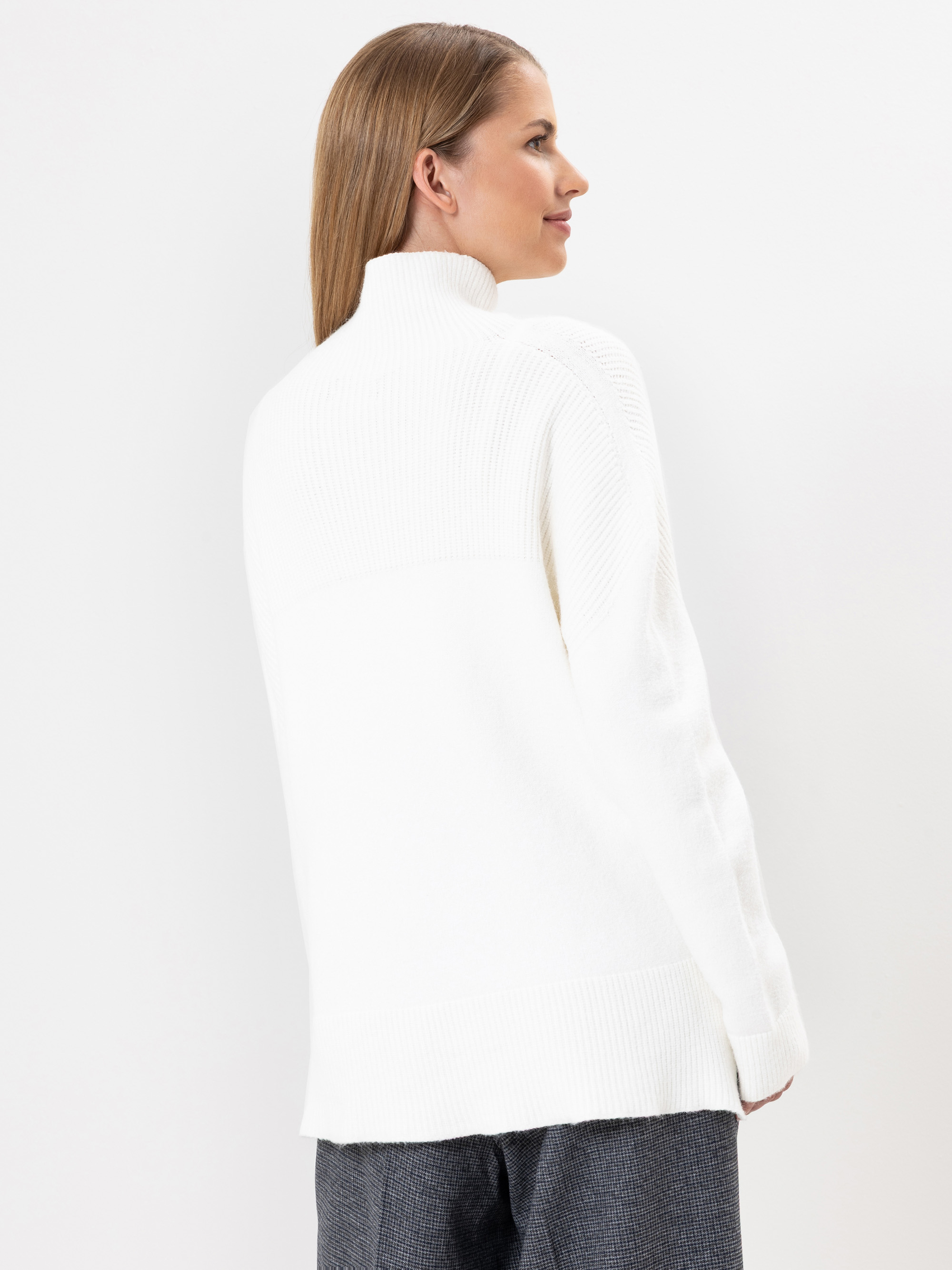 Modell Lucina Strickpullover