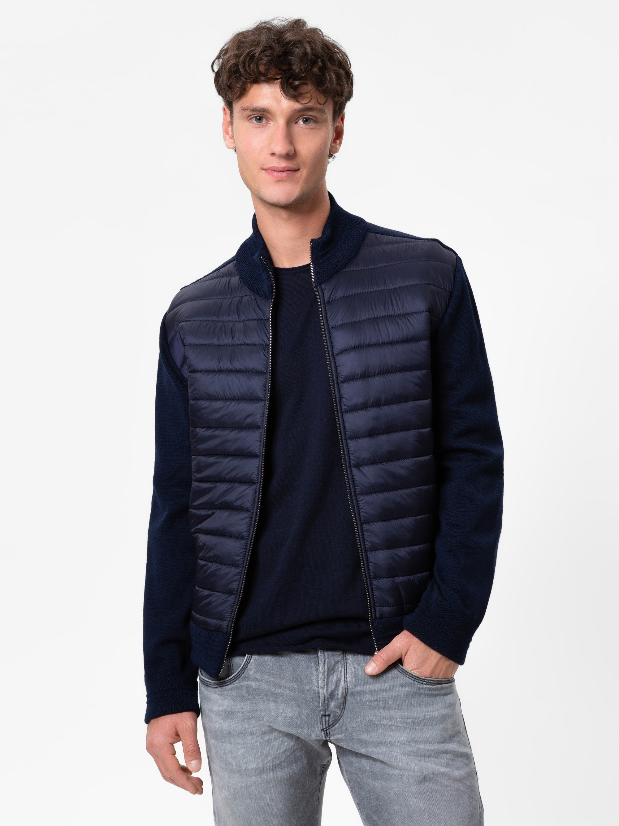 Modell Archie Steppjacke mit Strickärmeln