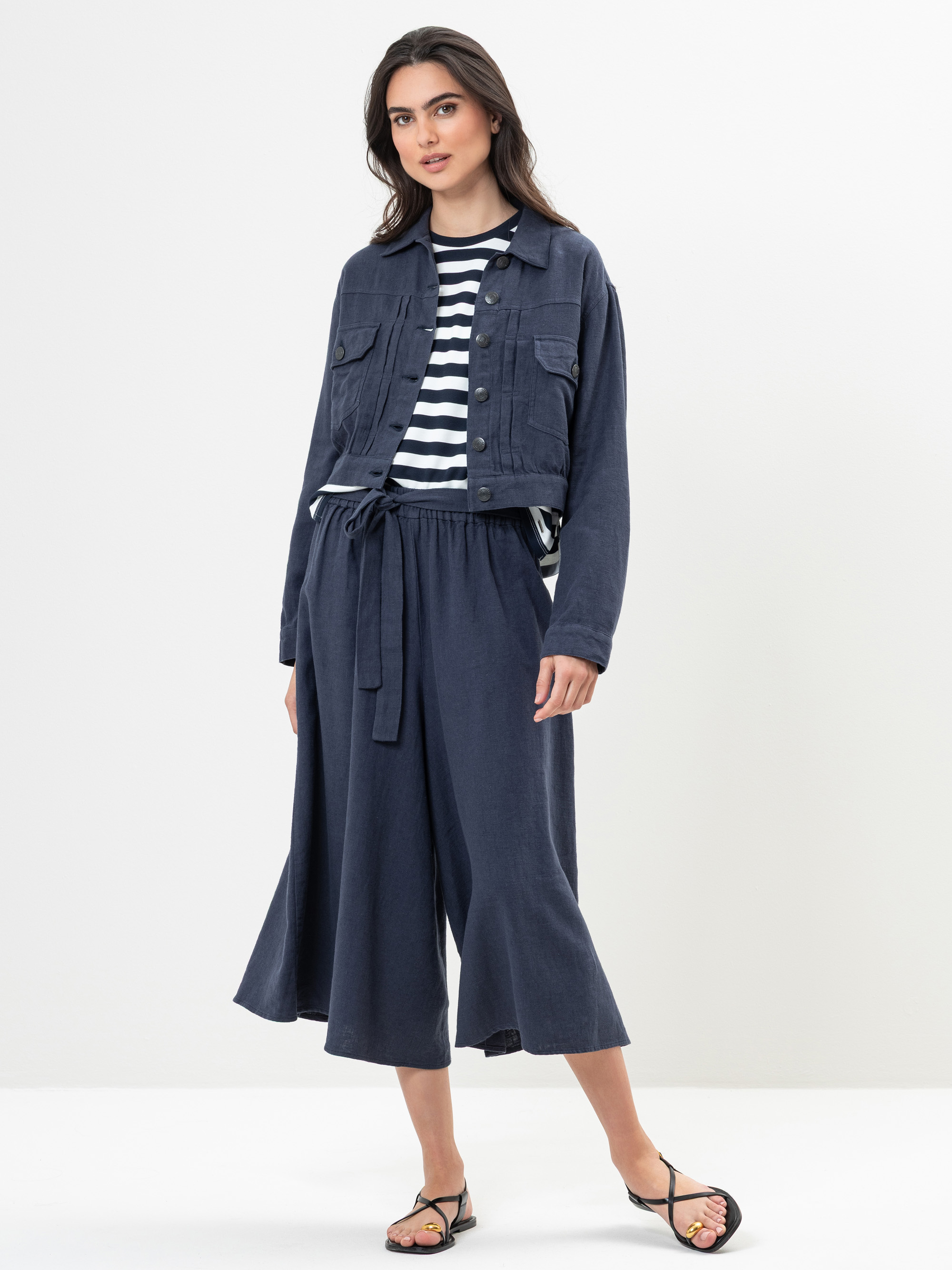 Modell Dotty Jeansjacke aus Leinen mit Baumwolle