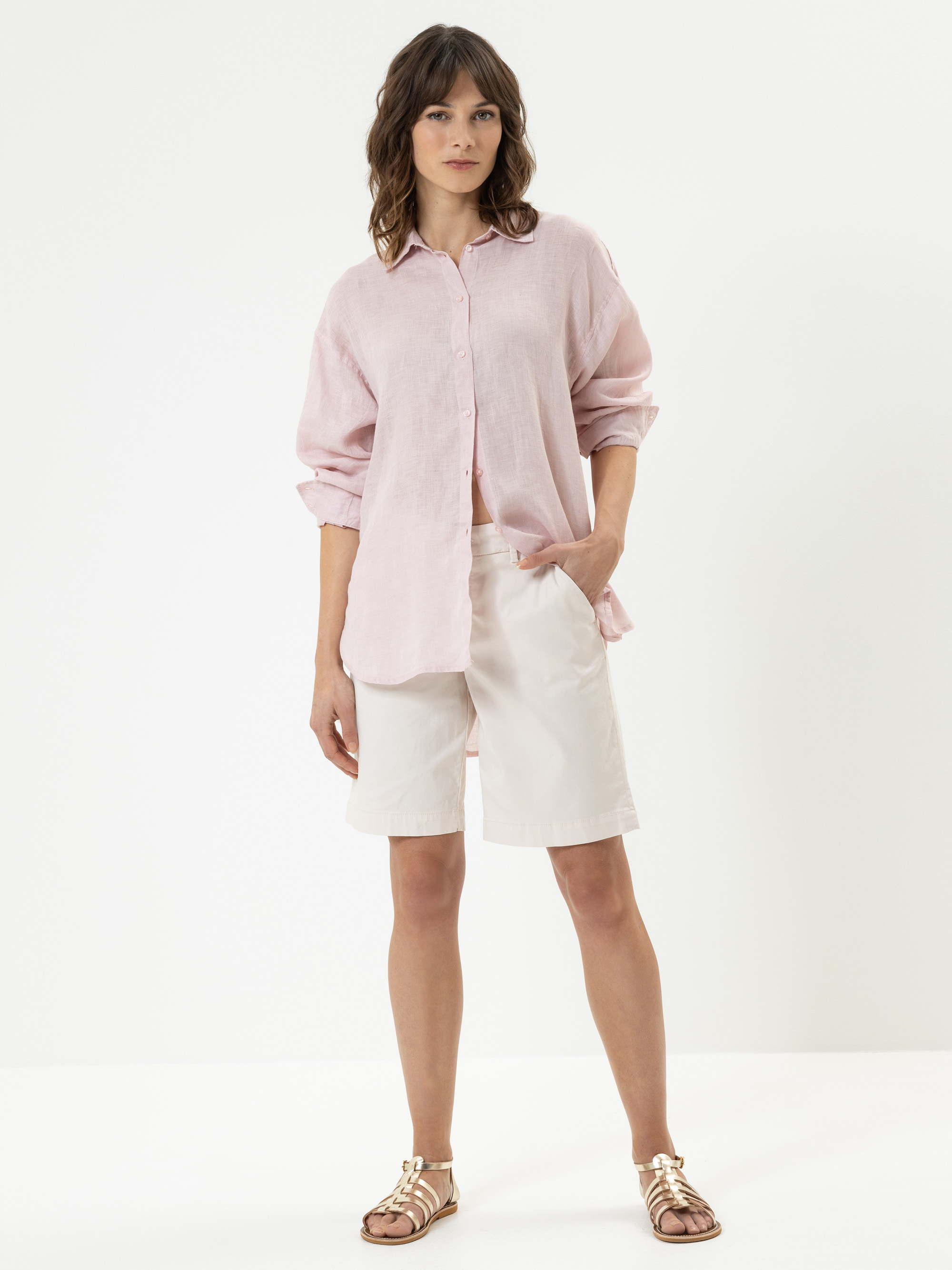 Modell Amika Leinenhemd