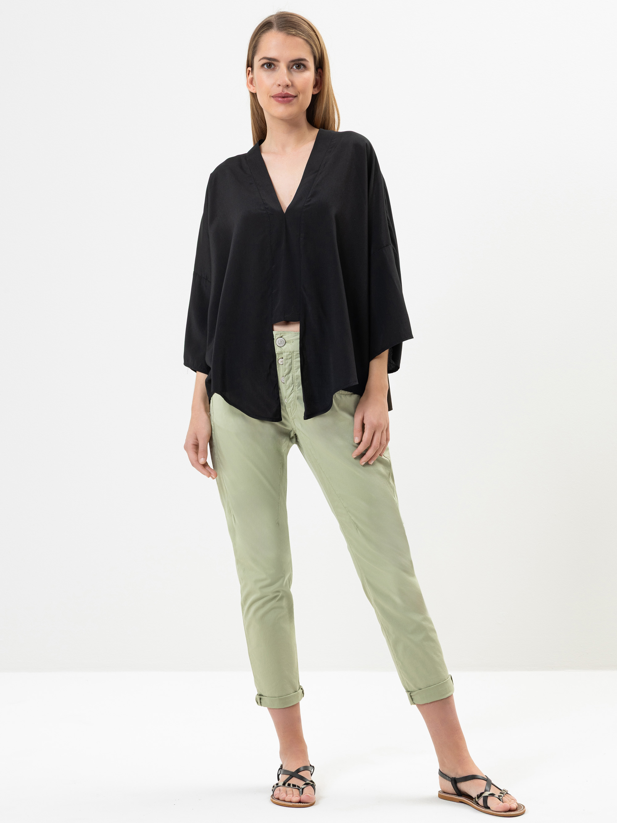 Modell Lorelle Bluse zum Knoten